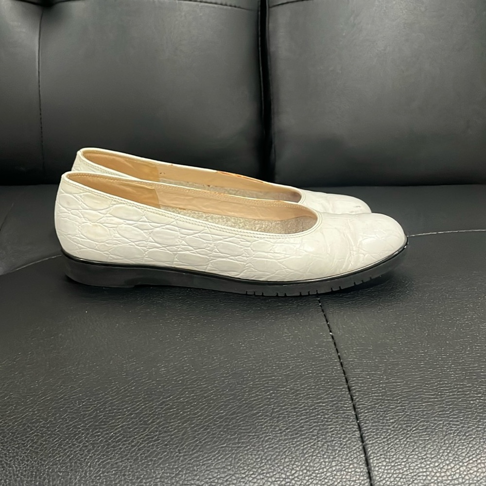 Salvatore Ferragamo Women's Leather Flats and Oxfords size 4.5 B